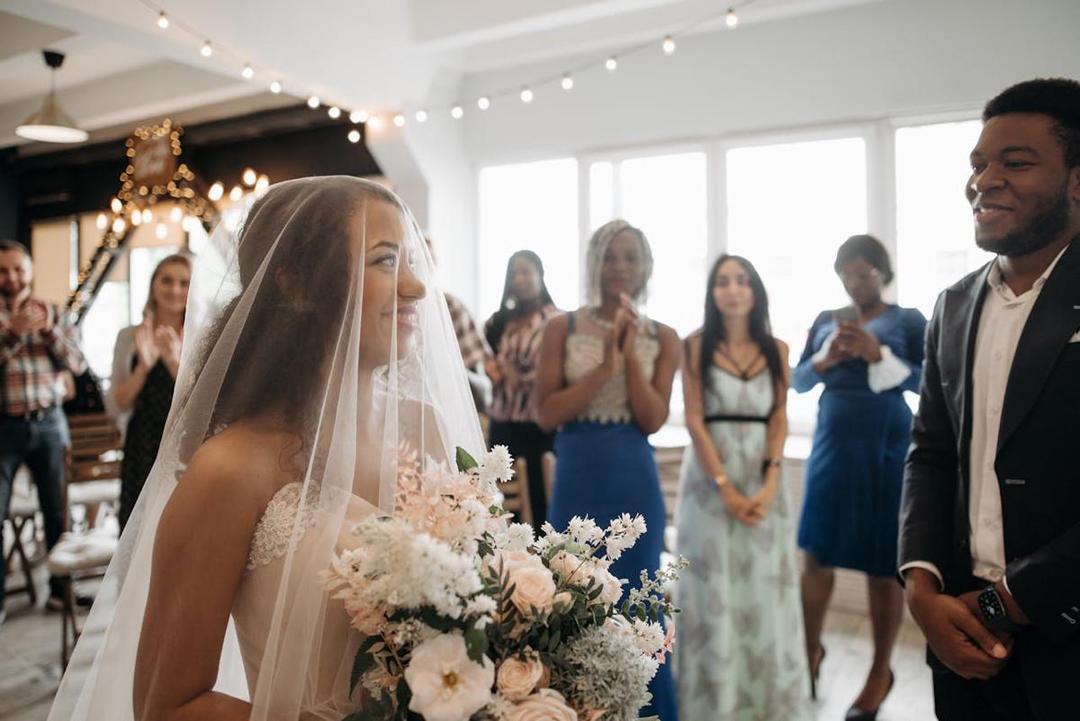 5 Fakta Unik di Balik Tradisi Pengantin Membawa Buket Bunga saat Nikah